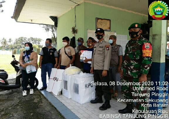 Pendistribusian Logistik Pilkada Tahun 2020 di Gudang PPK Kec. Sekupang.