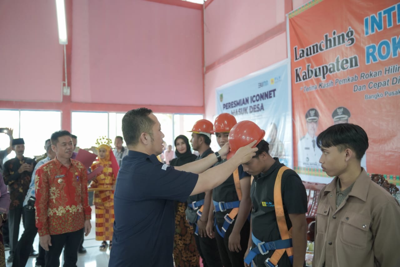 Instalasi Massal, Diskominfotiks Rohil Kunjungi Desa Bangko Mukti
