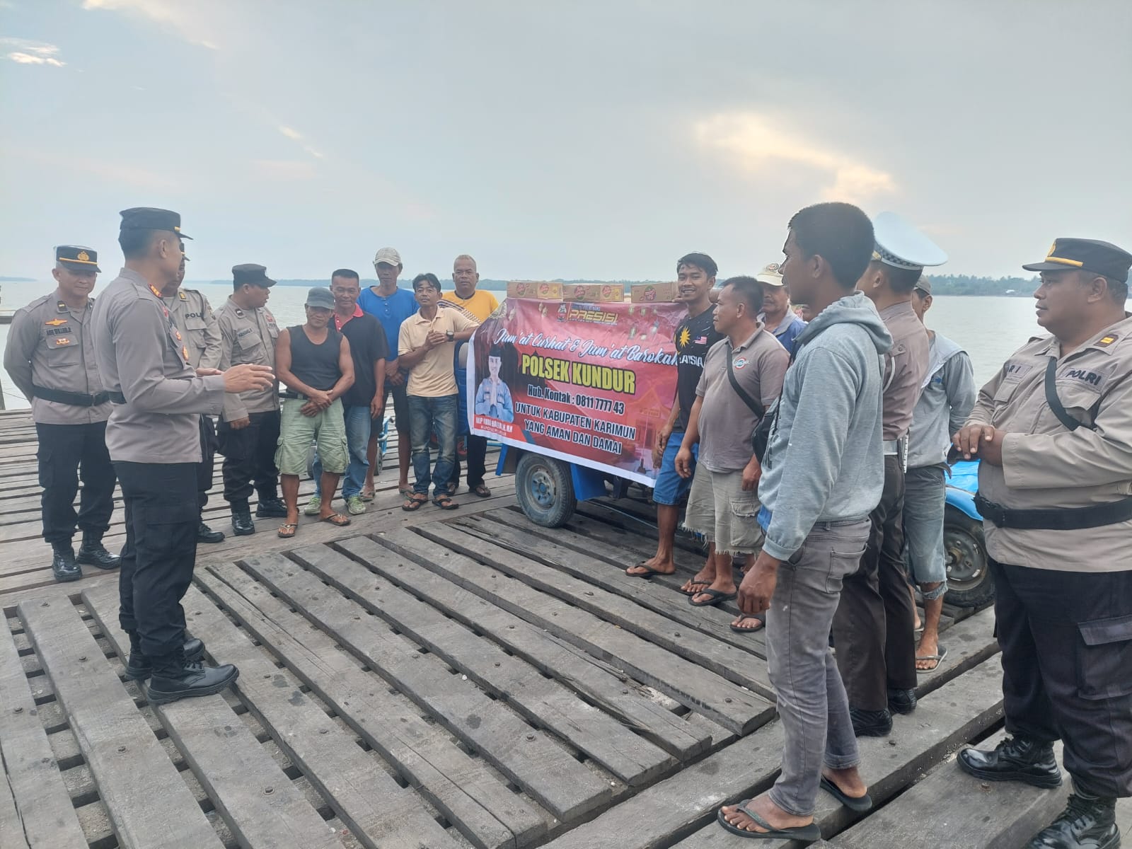 Kapolsek AKP Buala Harefa Pimpin Kegiatan Jum'at Curhat Presisi di Pelabuhan Indora