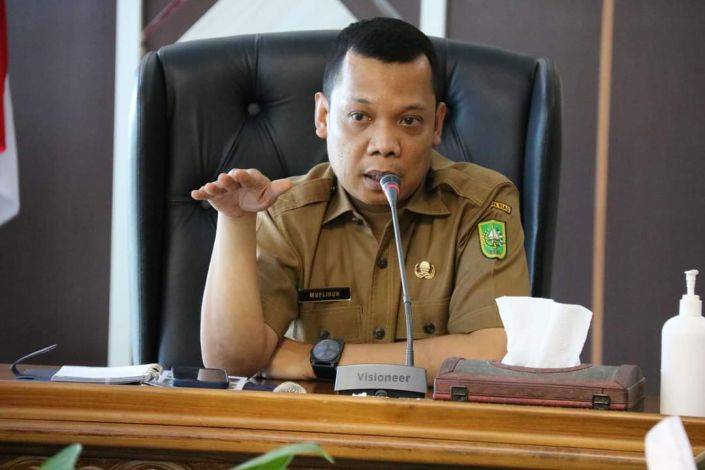 Penjabat Wali Kota Pekanbaru Muflihun Mengalihkan Pungutan Retribusi Sampah ke Ketua RT untuk Meningkatkan Efisiensi