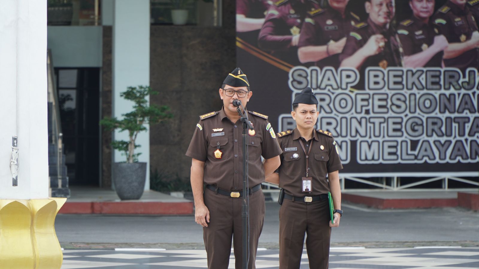 Asisten Tindak Pidana Khusus Kejaksaan Tinggi Riau Jadi Penerima Apel Kerja Pagi